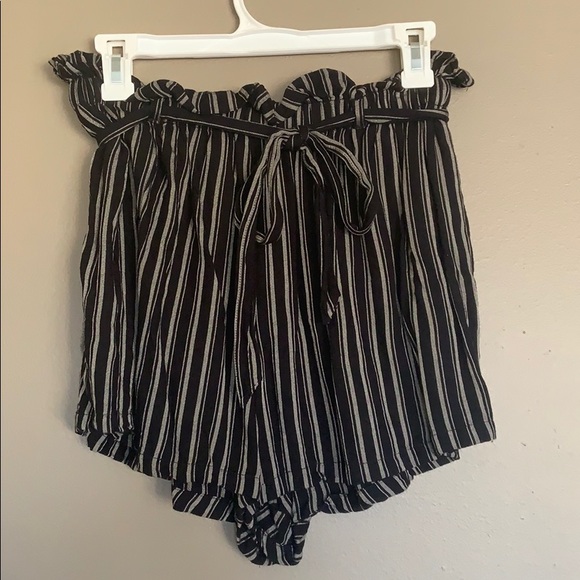 Hollister Pants - Black and White Stripped Shorts
